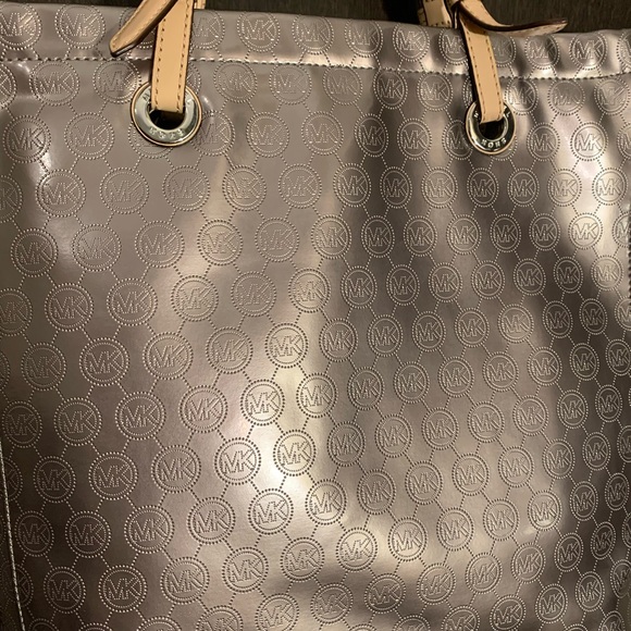 Like New Michael Kors Tote Handbag - Picture 10 of 15
